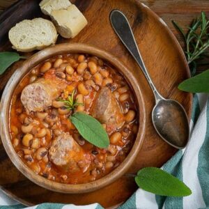 Salsiccia con fagioli alla toscana